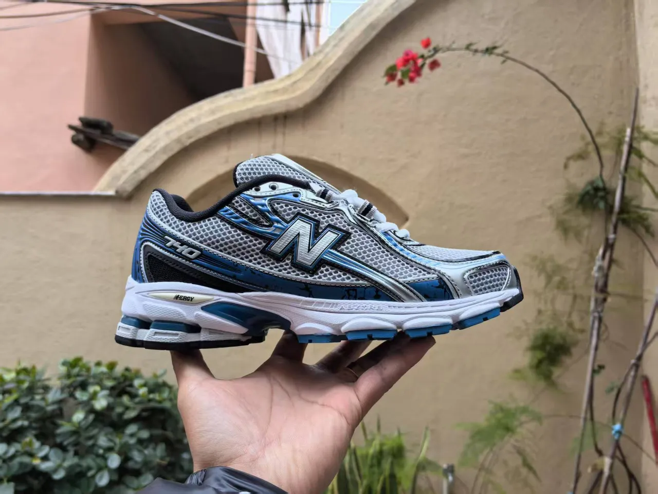 New Balance رمادي وردي شبكة علوية خط مميز أحذية جري 6