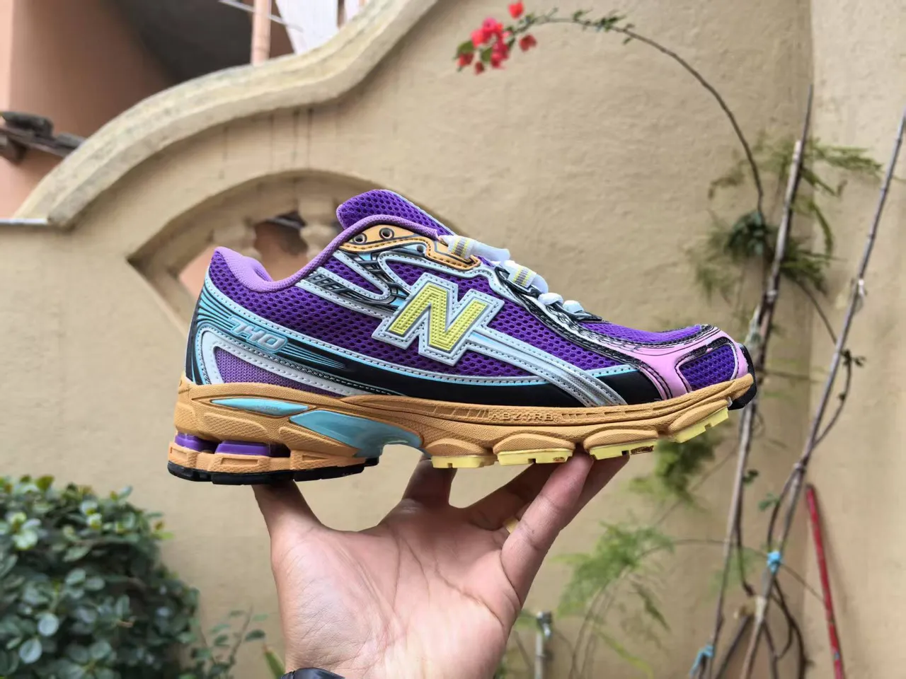 New Balance رمادي وردي شبكة علوية خط مميز أحذية جري 7