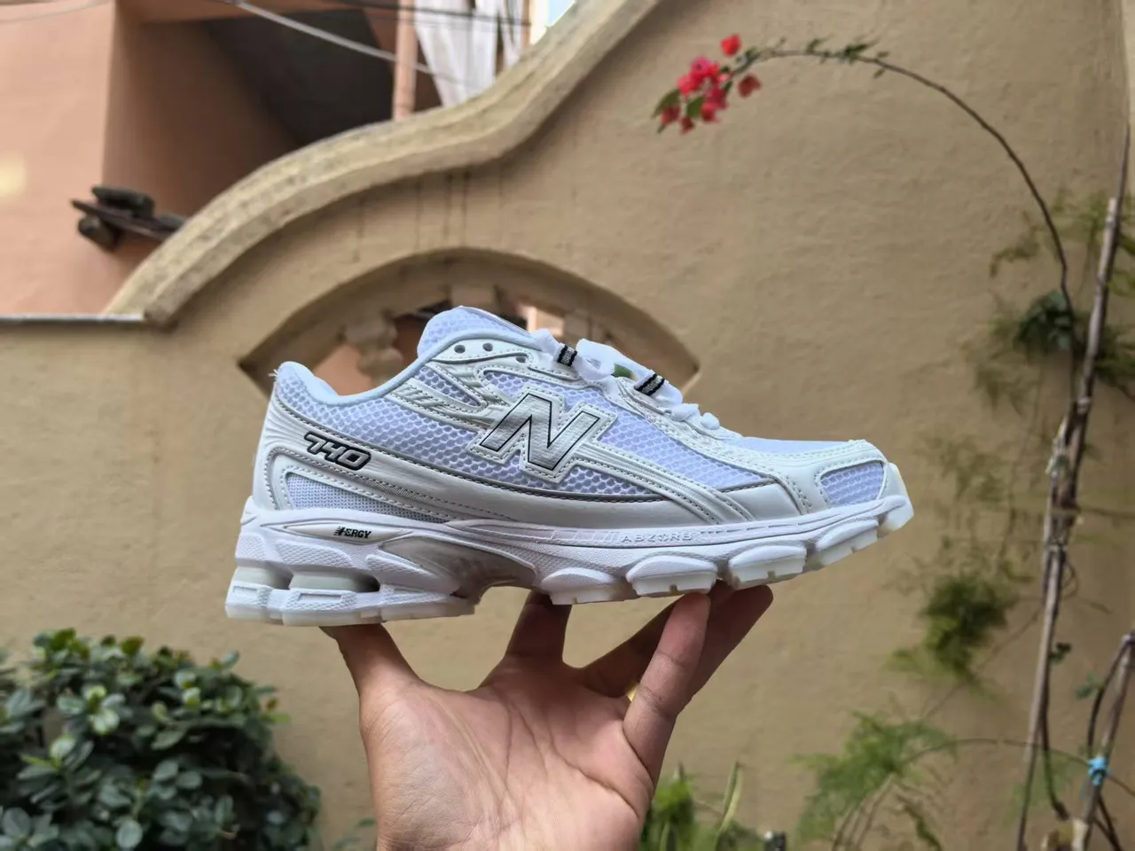 New Balance رمادي وردي شبكة علوية خط مميز أحذية جري 8