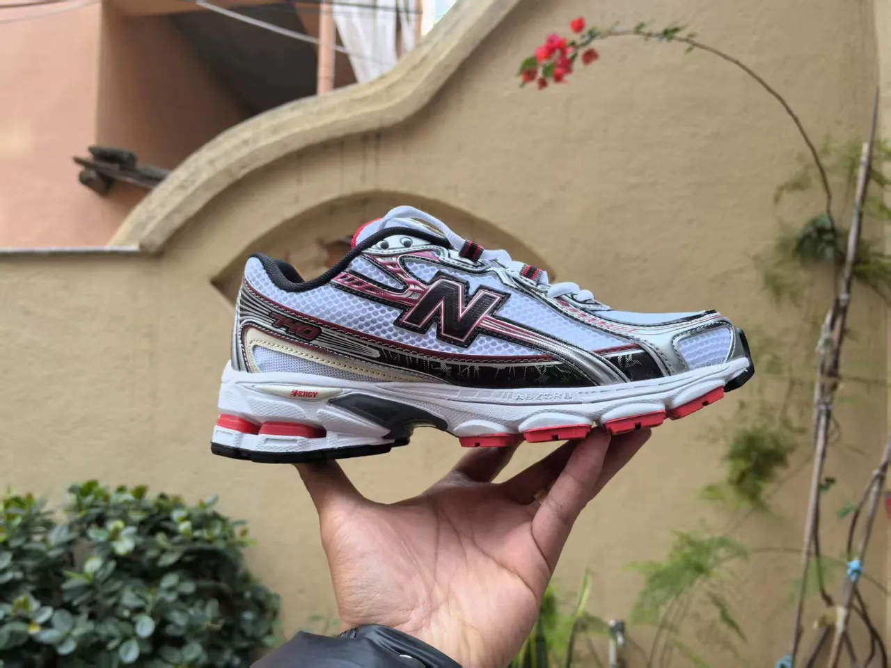 New Balance رمادي وردي شبكة علوية خط مميز أحذية جري 9