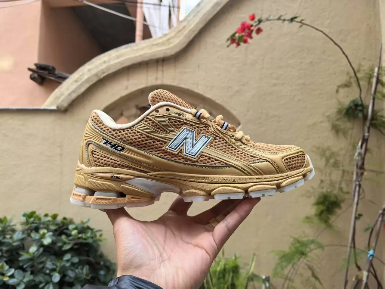 New Balance رمادي وردي شبكة علوية خط مميز أحذية جري 14