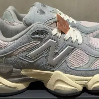 New Balance Gray Pink Sculpted Sole Mesh And Suede Overlay Chunky Sneakers