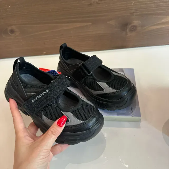 New Balance Enfants Mary Jane Sangle Maille Style de vie Sneakers 12