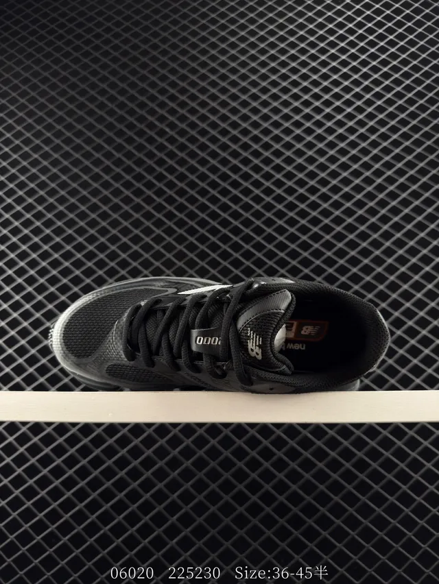New Balance M2000 Noir Blanc Semelle Intermédiaire Transparente Unités d'Amorti Aérien Baskets Chunky 4