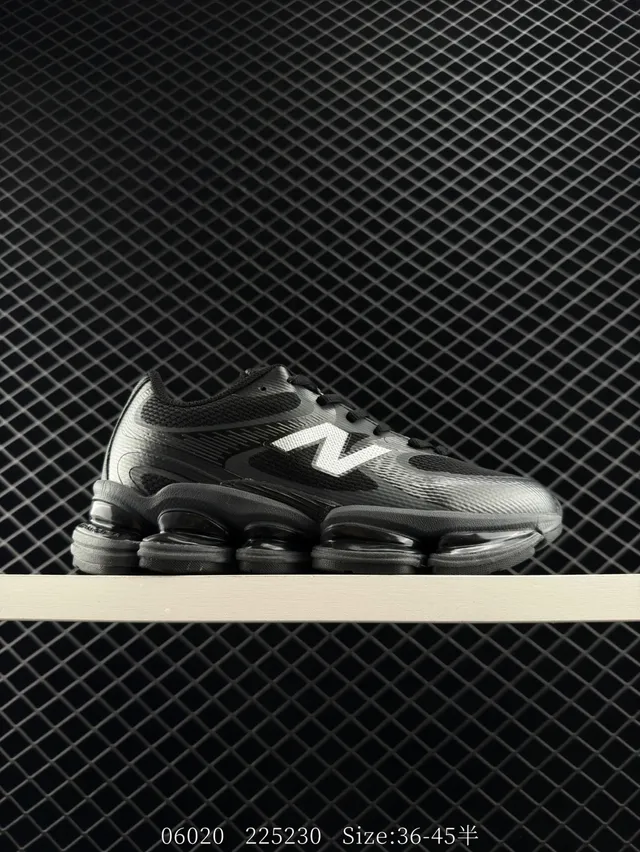 New Balance M2000 Noir Blanc Semelle Intermédiaire Transparente Unités d'Amorti Aérien Baskets Chunky 6