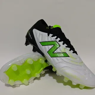 New Balance Tekela أبيض أخضر غير متماثل لاسينج كولار سوك فيت أرض صلبة أحذية كرة قدم