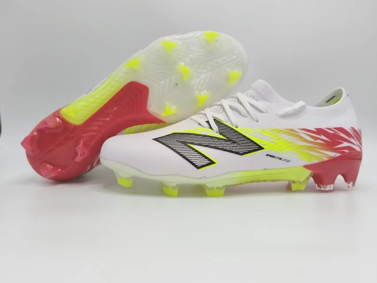 New Balance Chaussures de football blanc et or low-cut upper maille graphique lightning terrain ferme 2