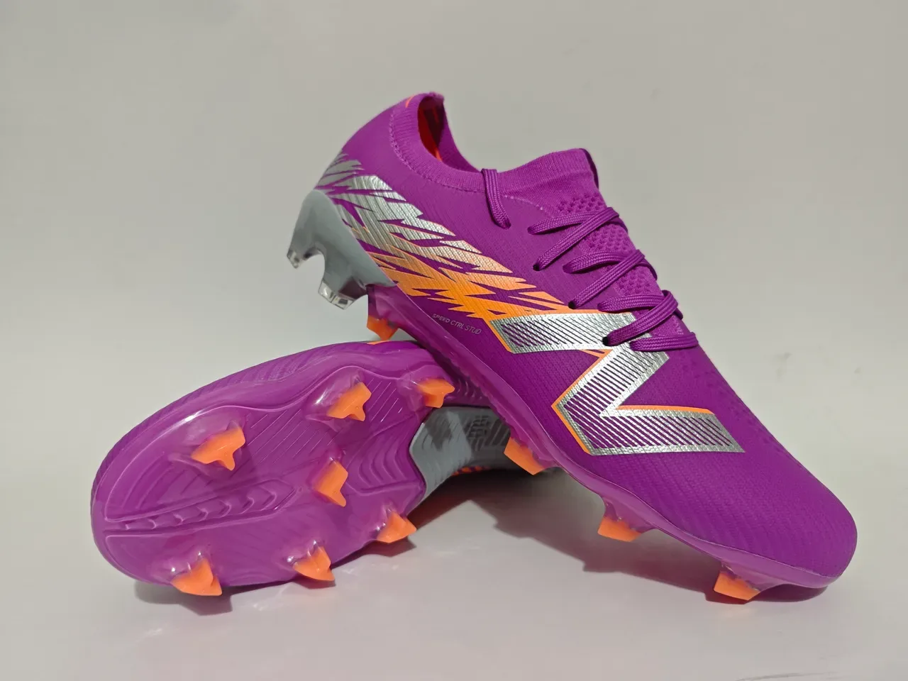 New Balance Chaussures de football blanc et or low-cut upper maille graphique lightning terrain ferme 5
