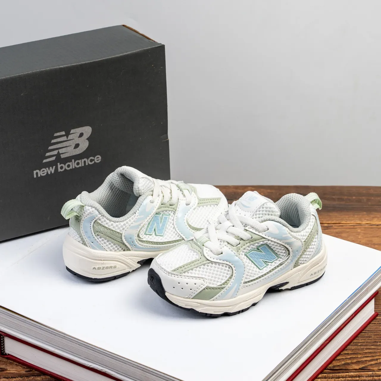 New Balance blanco verde suela media gruesa parte superior híbrida malla-sintética zapatillas lifestyle 19