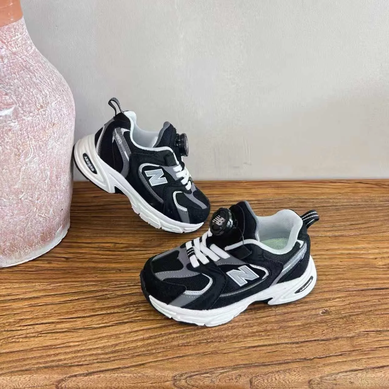 New Balance أحذية رياضية تشونكي بظل أبيض أخضر وميش وطبقات اصطناعية 4