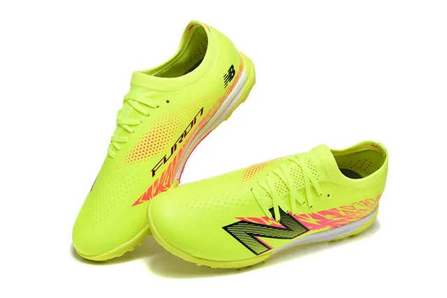 New Balance أحذية كرة القدم للتربة باللون الأصفر والوردي مع الوجه العلوي المحبوك رباط غير متماثل 2