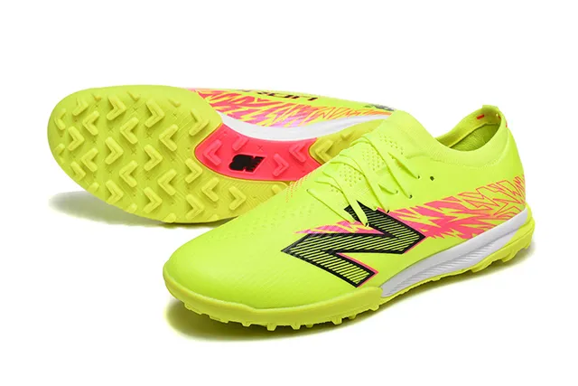 New Balance أحذية كرة القدم للتربة باللون الأصفر والوردي مع الوجه العلوي المحبوك رباط غير متماثل 6