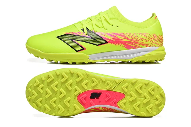 New Balance أحذية كرة القدم للتربة باللون الأصفر والوردي مع الوجه العلوي المحبوك رباط غير متماثل 9