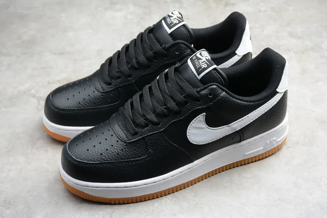 Nike Air Force 1 Noir Blanc Gum Sneakers Lifestyle 16