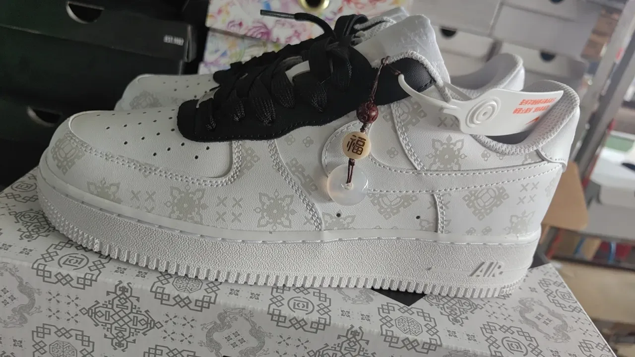 Nike Air Force 1 White Black Low-Top Leather Upper Lifestyle Sneakers 2