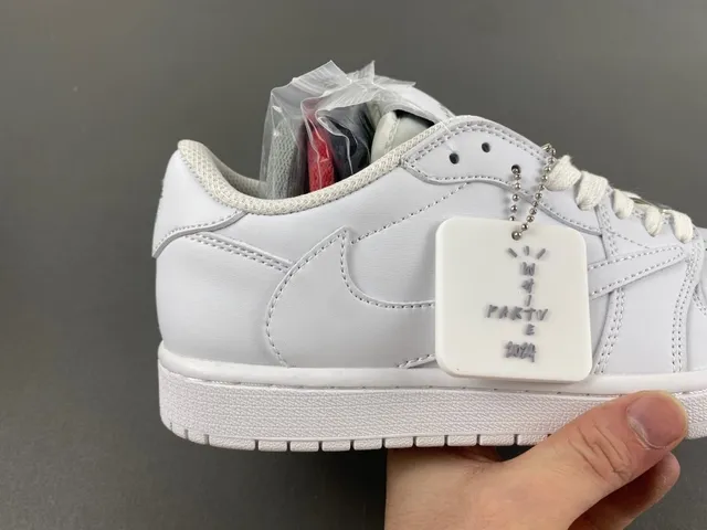 Nike Air Force 1 White Lifestyle Sneakers 3