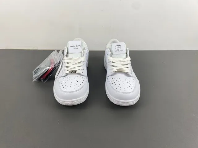 Nike Air Force 1 White Lifestyle Sneakers 12