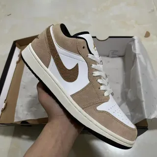 Nike Air Jordan 1 Low Beige and White tênis lifestyle