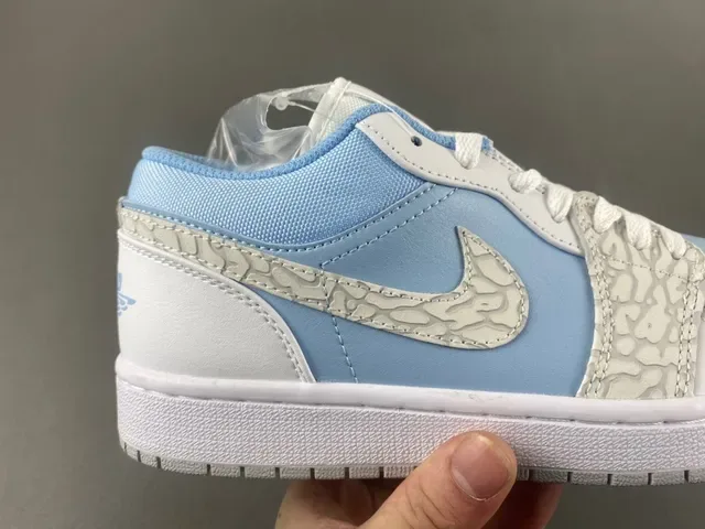 Nike Air Jordan 1 Low Sneakers Lifestyle Bleu Clair Blanc 3