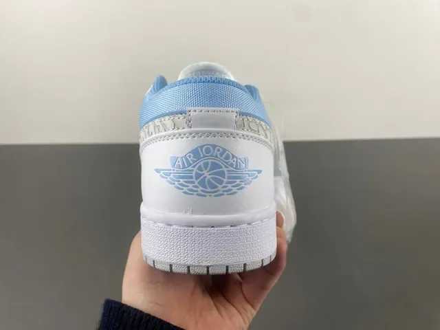 Nike Air Jordan 1 Low Sneakers Lifestyle Bleu Clair Blanc 4