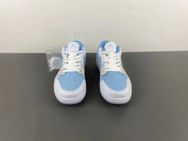 Nike Air Jordan 1 Low Sneakers Lifestyle Bleu Clair Blanc 11