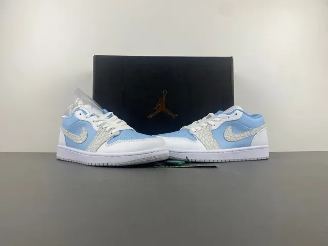 Nike Air Jordan 1 Low Sneakers Lifestyle Bleu Clair Blanc 13