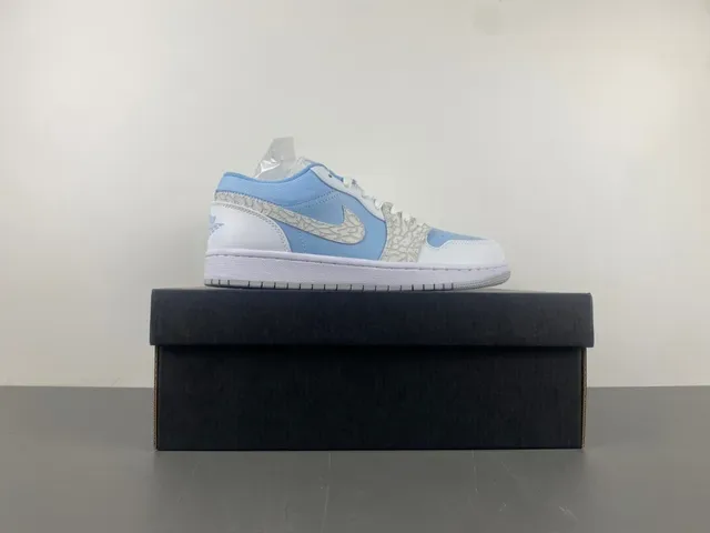 Nike Air Jordan 1 Low Sneakers Lifestyle Bleu Clair Blanc 15