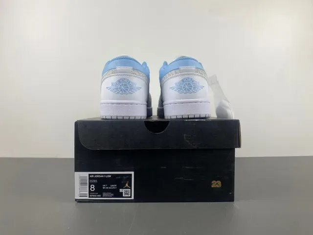 Nike Air Jordan 1 Low Sneakers Lifestyle Bleu Clair Blanc 17