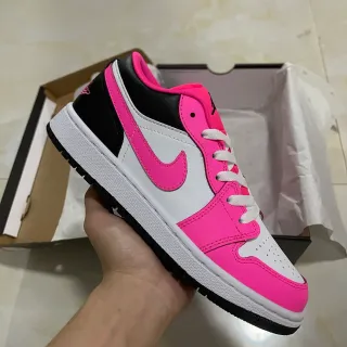 Nike Air Jordan 1 Low গোলাপি কালো সাদা লাইফস্টাইল স্নিকার
