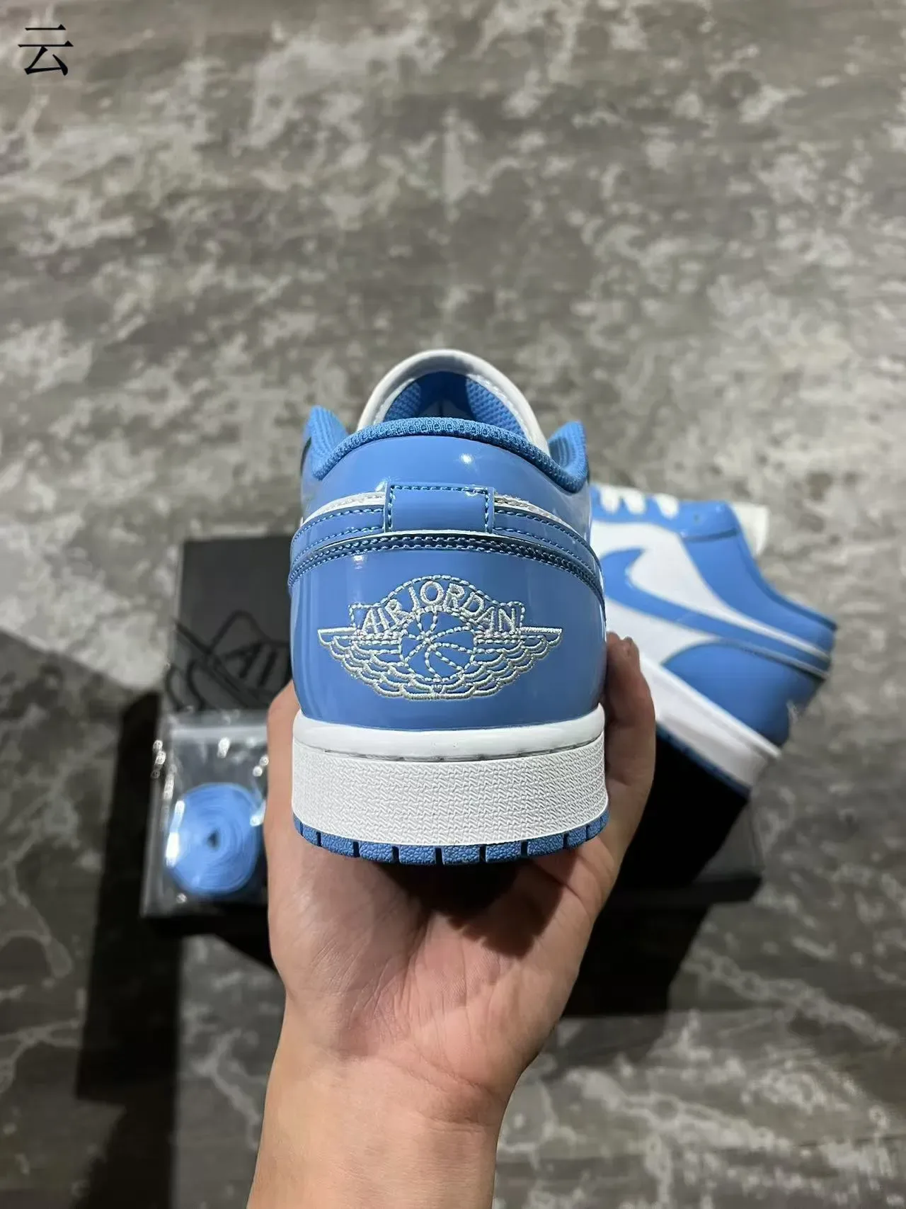Nike Air Jordan 1 Low University Blue Cuir Patent Lifestyle Sneakers 8