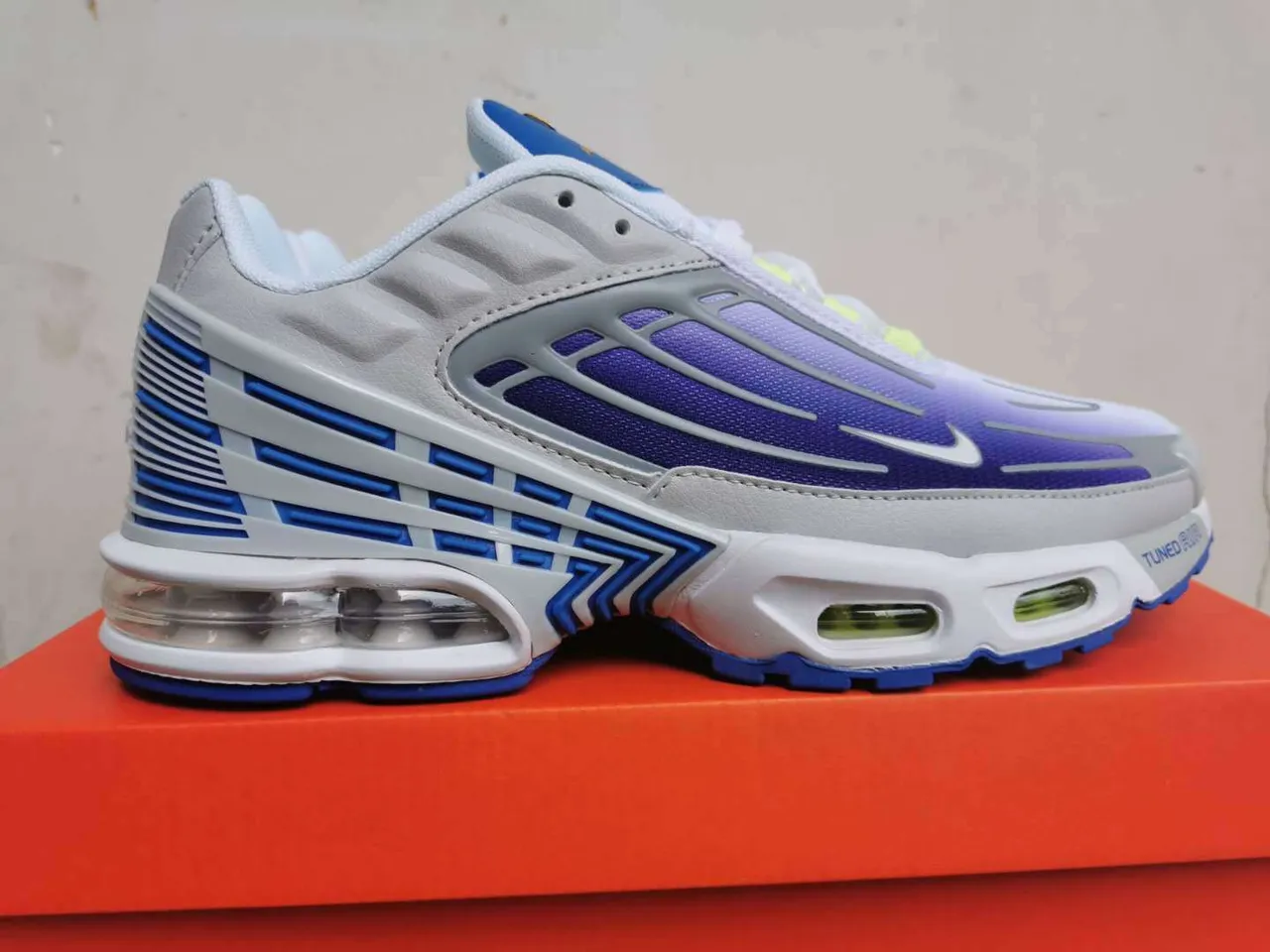 Nike Air Max Plus Tuned White Purple Blue Lifestyle Sneakers 4
