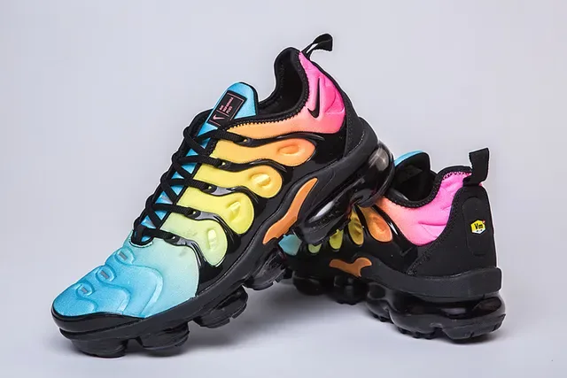 Nike Air VaporMax Plus سينيكرز لايف ستايل جراديانت متعدد الألوان 19