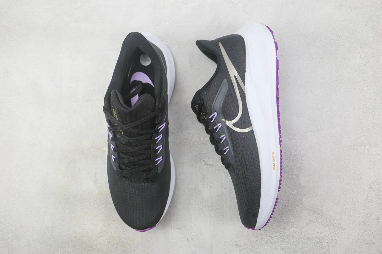 Nike Air Zoom Pegasus gris charbon blanc violet chaussures de course 3
