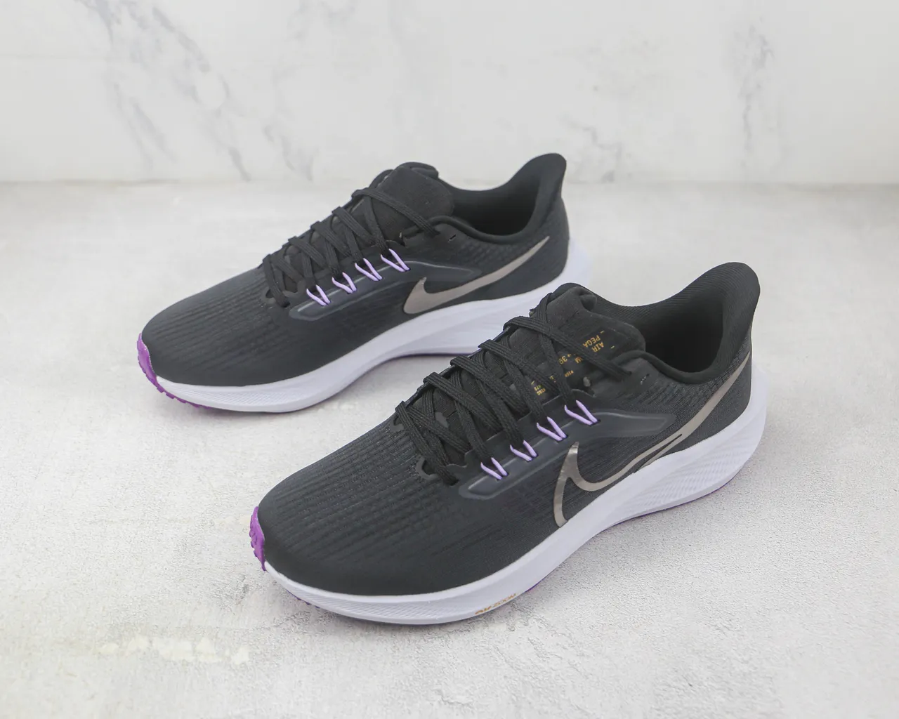 Nike Air Zoom Pegasus gris charbon blanc violet chaussures de course 4