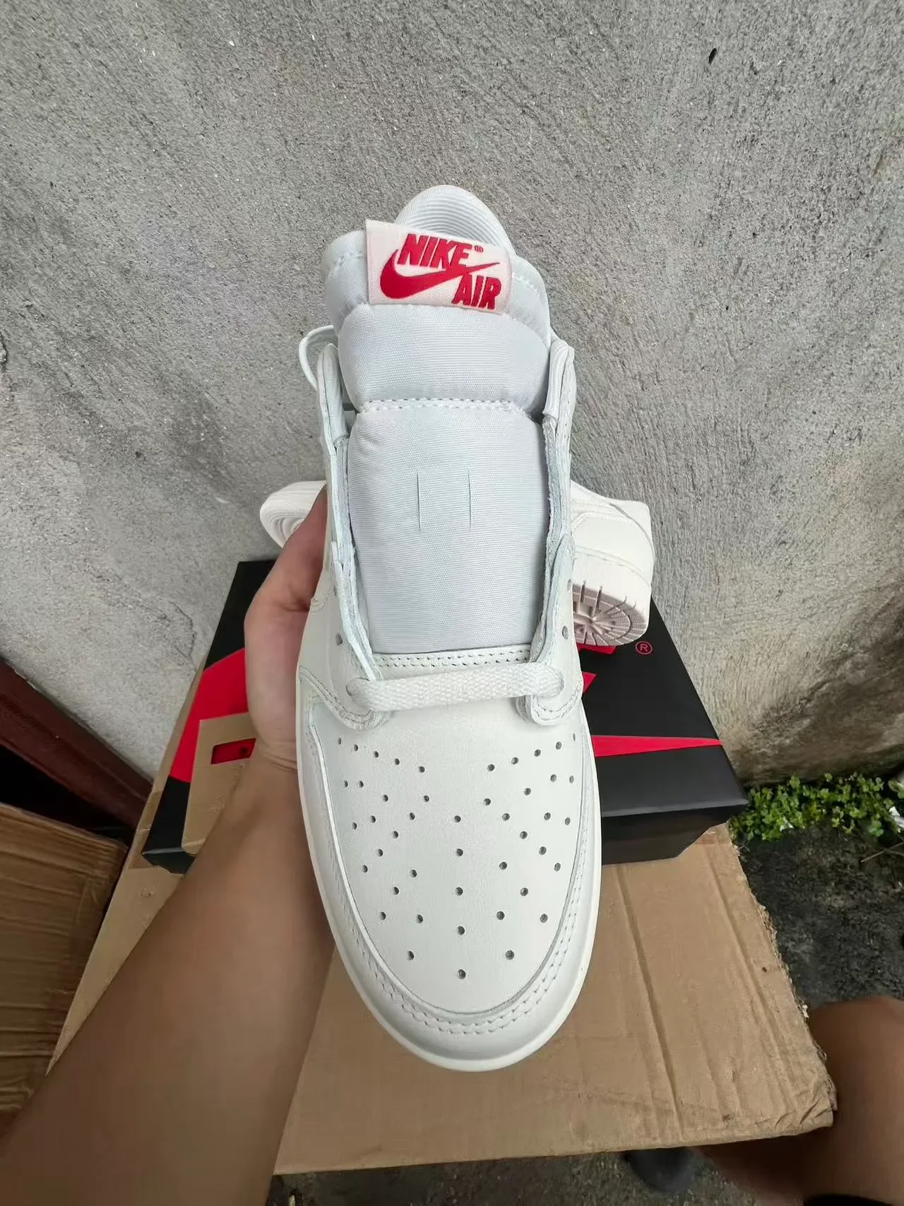 Nike All-White Low-Top Lifestyle Sneakers 3