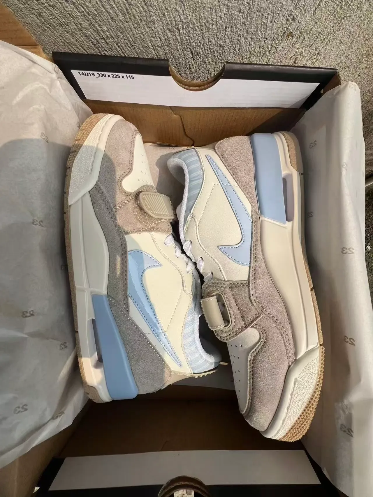 Nike Beige Blue Multi-Material Upper Strap Closure Lifestyle Sneakers 9