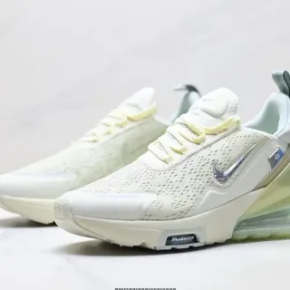 Nike বেজ ইয়েলো পারফোরেটেড ইঞ্জিনিয়ার্ড মেশ আপার স্কাল্প্টেড ওয়েভি মিডসোল লাইফস্টাইল স্নিকার