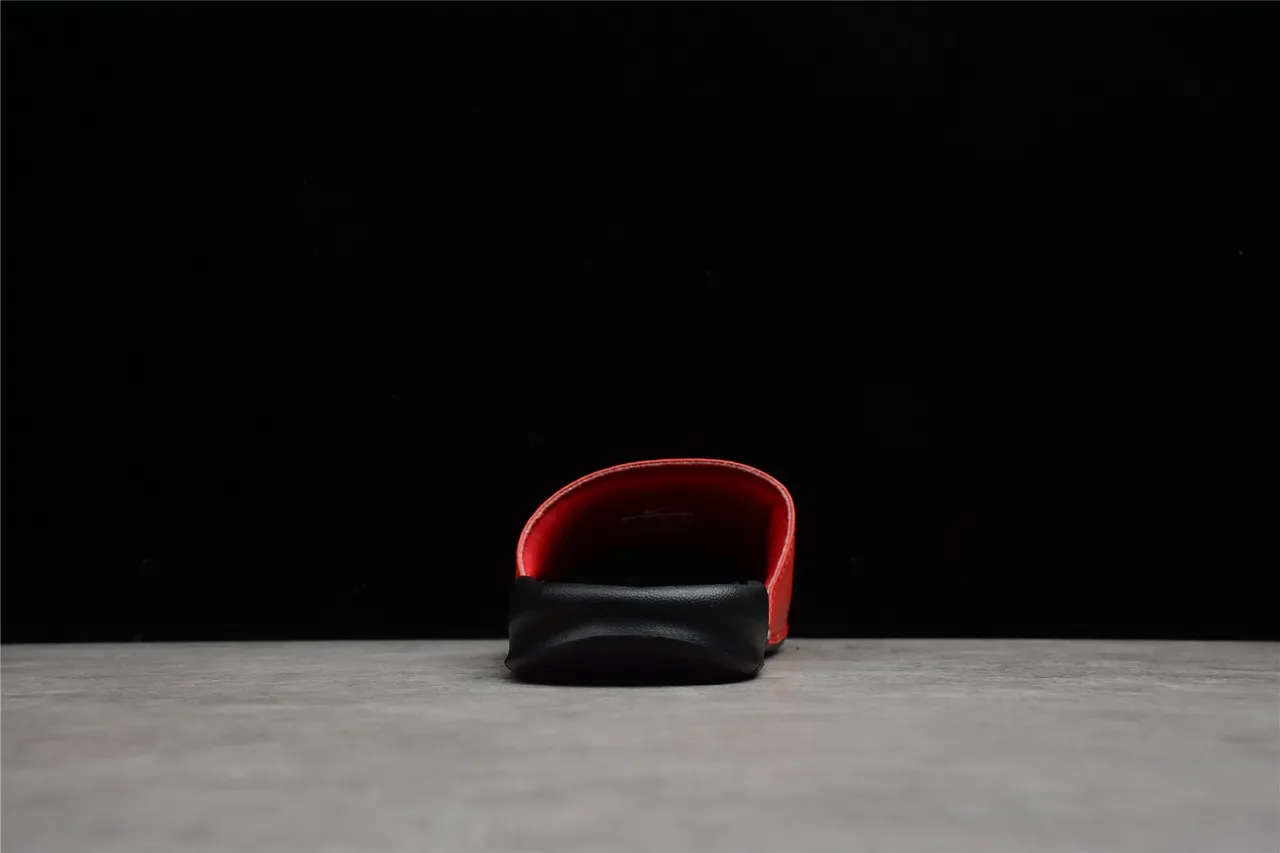 Nike Benassi JDI سليبر أحمر أسود ثنائي اللون 2