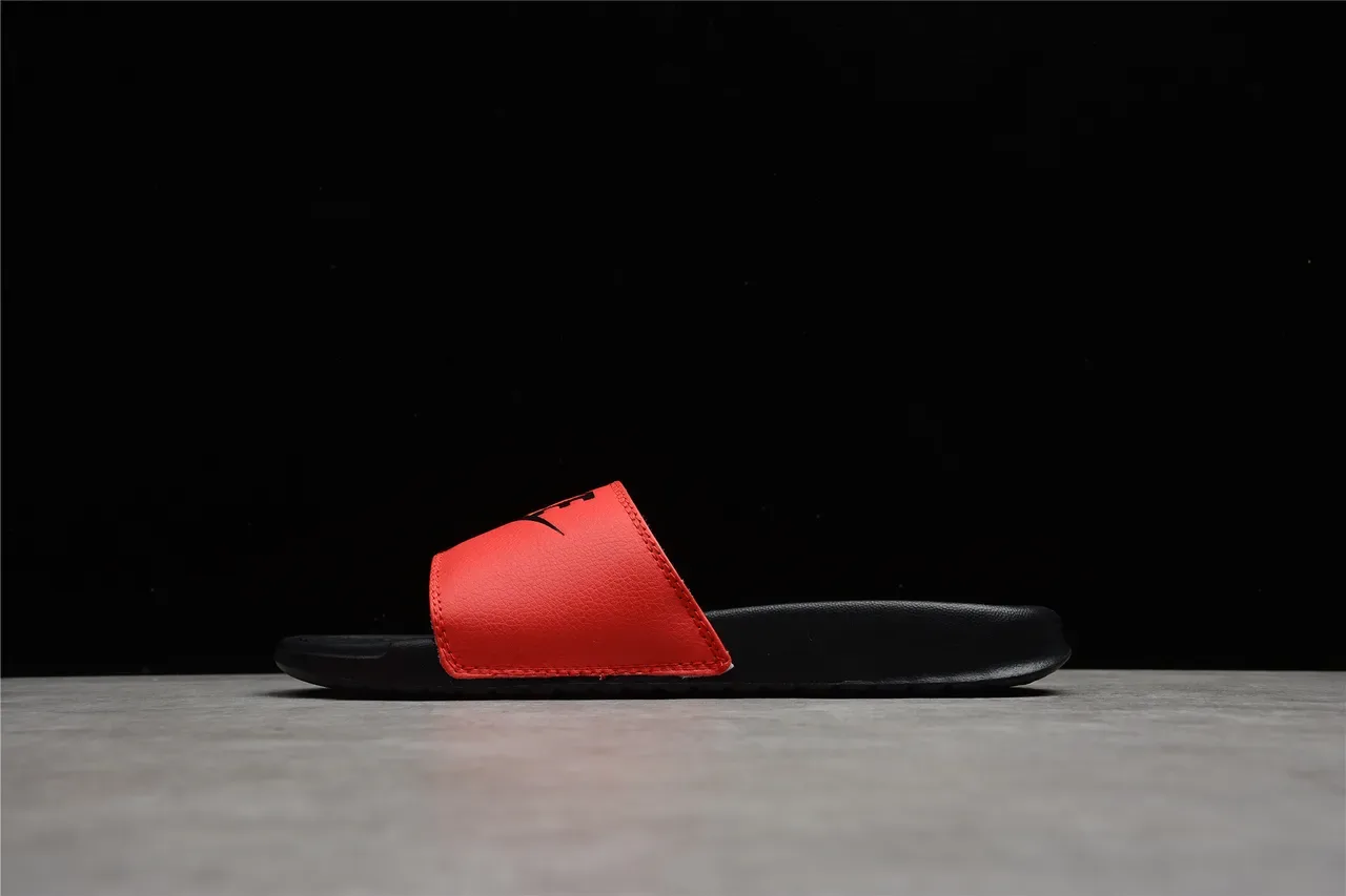 Nike Benassi JDI سليبر أحمر أسود ثنائي اللون 7