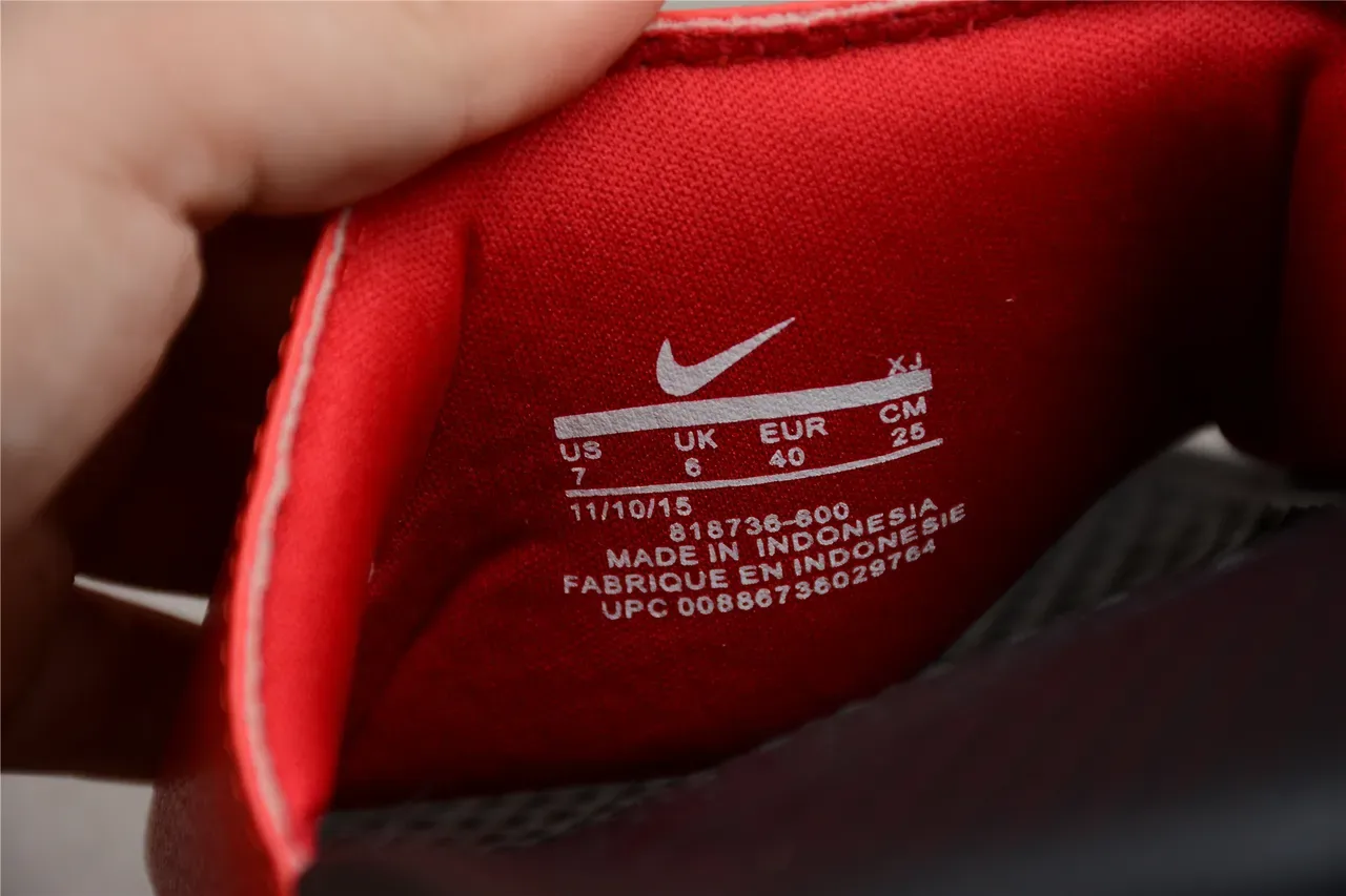 Nike Benassi JDI سليبر أحمر أسود ثنائي اللون 9