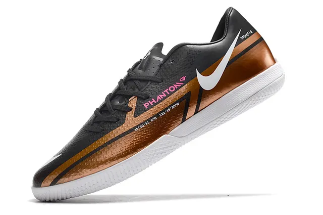 Nike Tênis de futebol indoor preto e marrom, perfil baixo, parte superior sintética, painel de acento de cobre metálico 15