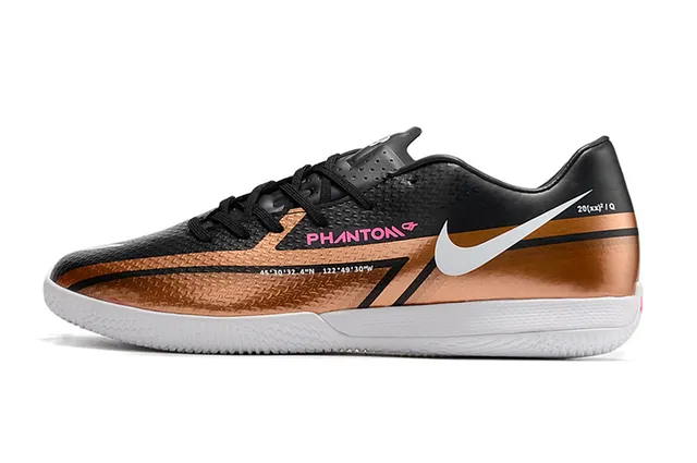 Nike Tênis de futebol indoor preto e marrom, perfil baixo, parte superior sintética, painel de acento de cobre metálico 16