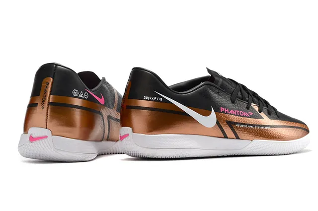 Nike Tênis de futebol indoor preto e marrom, perfil baixo, parte superior sintética, painel de acento de cobre metálico 18