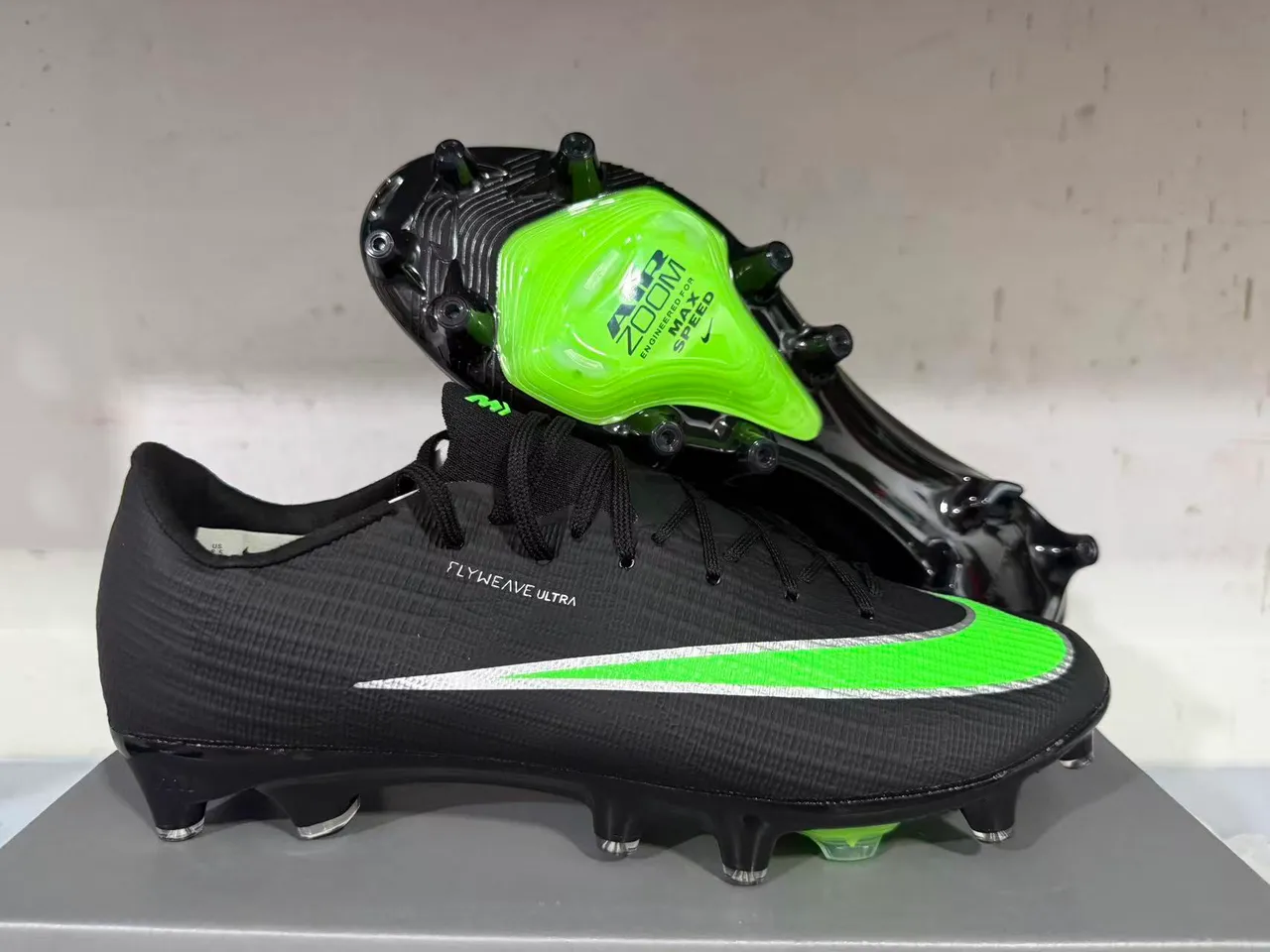 Nike Black Green Flyweave Knit Upper Neon Accent Stripe Firm-Ground Soccer Shoes 9