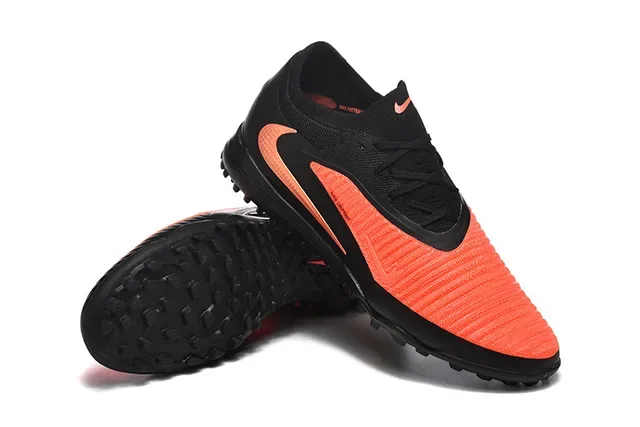 Nike Chaussures de Football Turf Noir Orange Low-Cut Knit Upper Synthetic Overlay Cage 7
