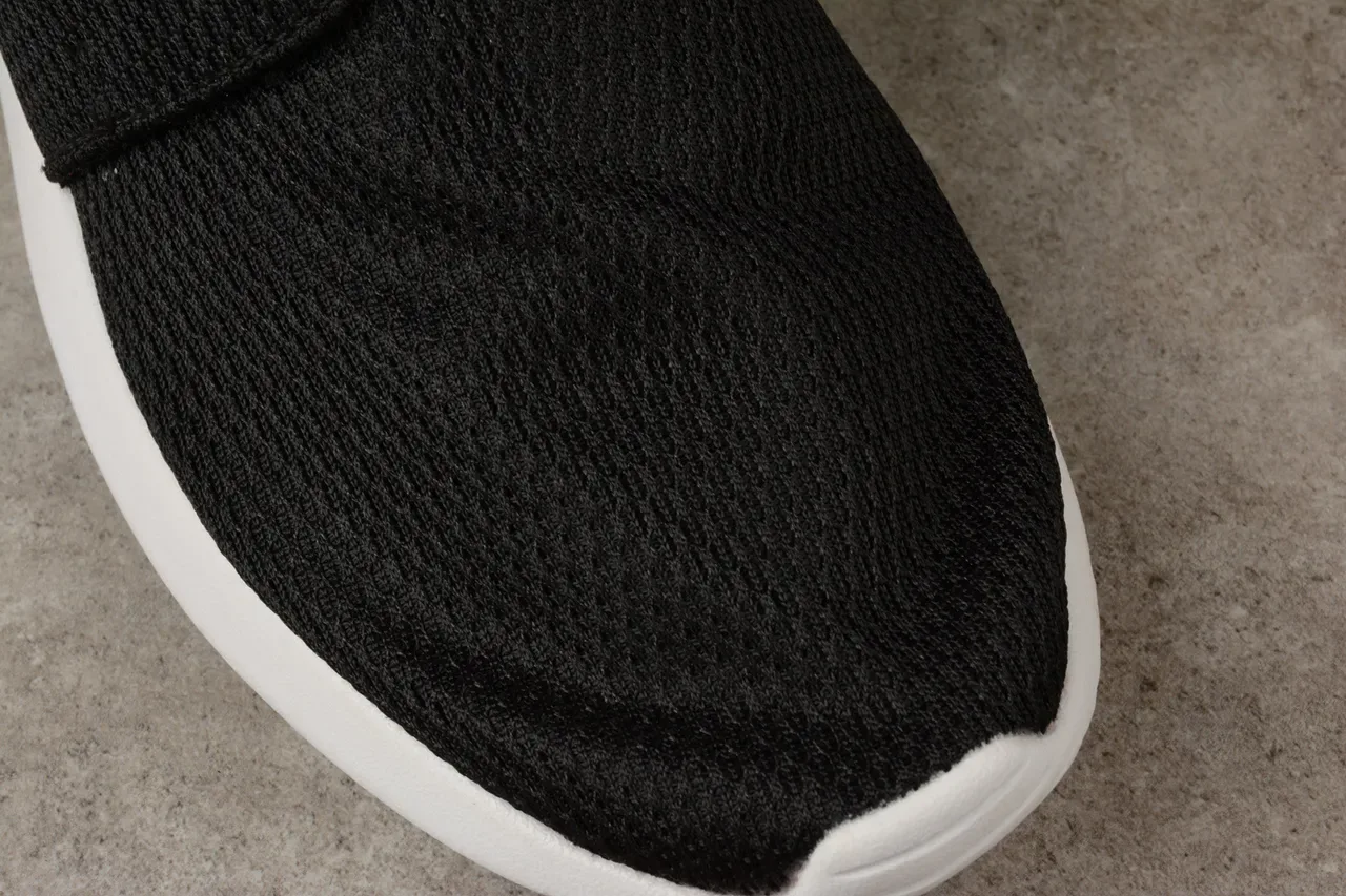 Nike Black White Knit Upper Minimalist Silhouette Lifestyle Sneakers 4