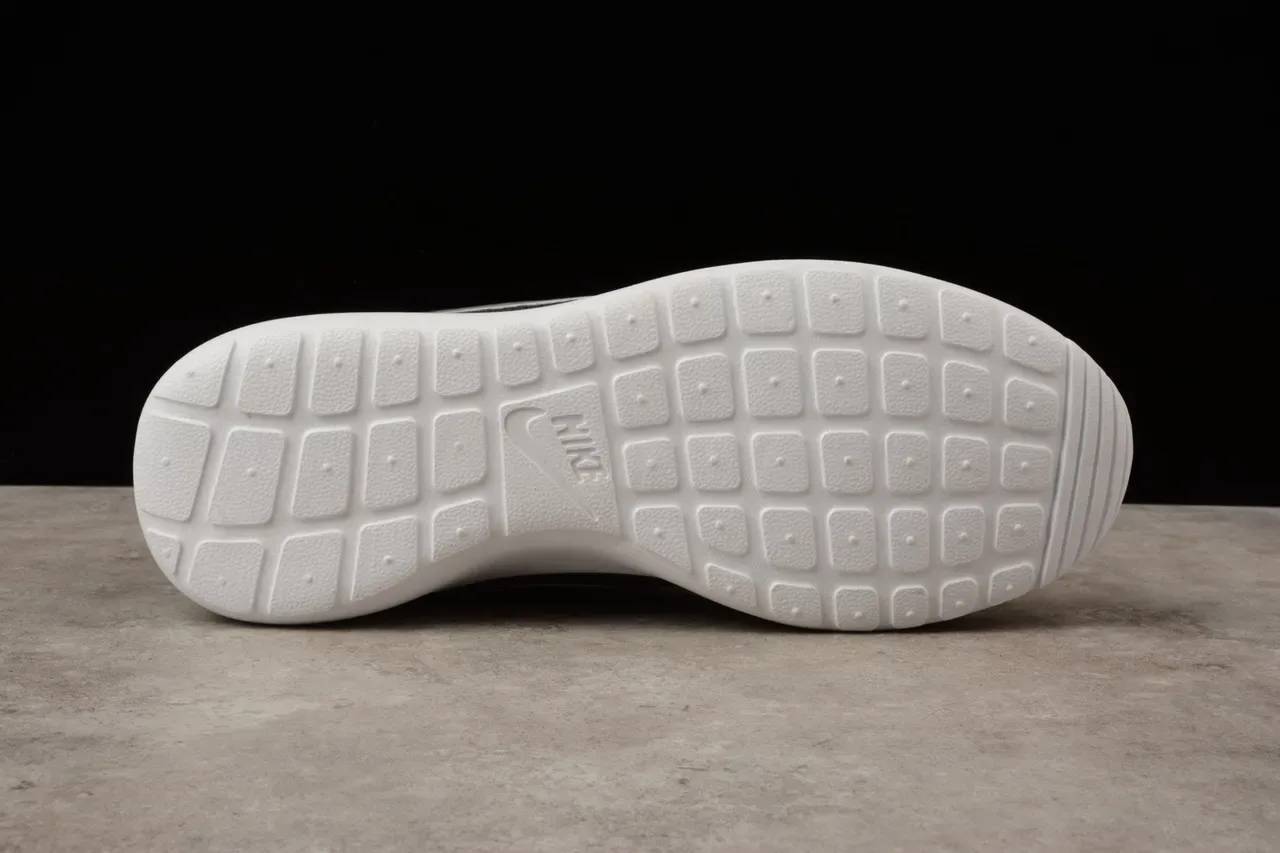Nike Black White Knit Upper Minimalist Silhouette Lifestyle Sneakers 5