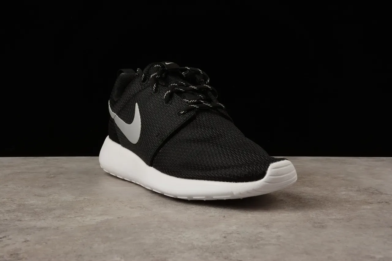Nike Black White Knit Upper Minimalist Silhouette Lifestyle Sneakers 9