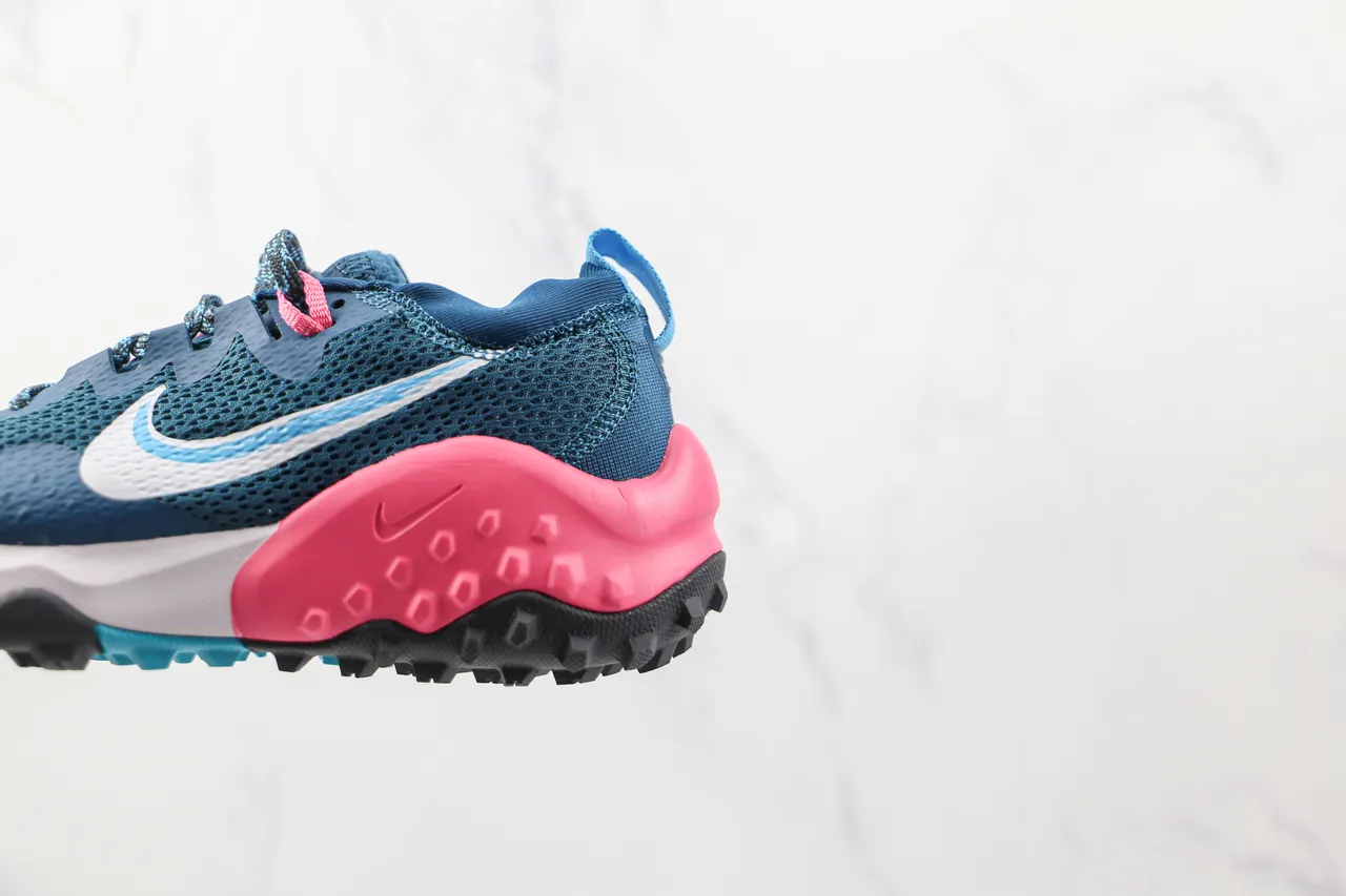 Nike Blue Pink Mesh Upper Sculpted Multi-Color Midsole Running Shoes 7