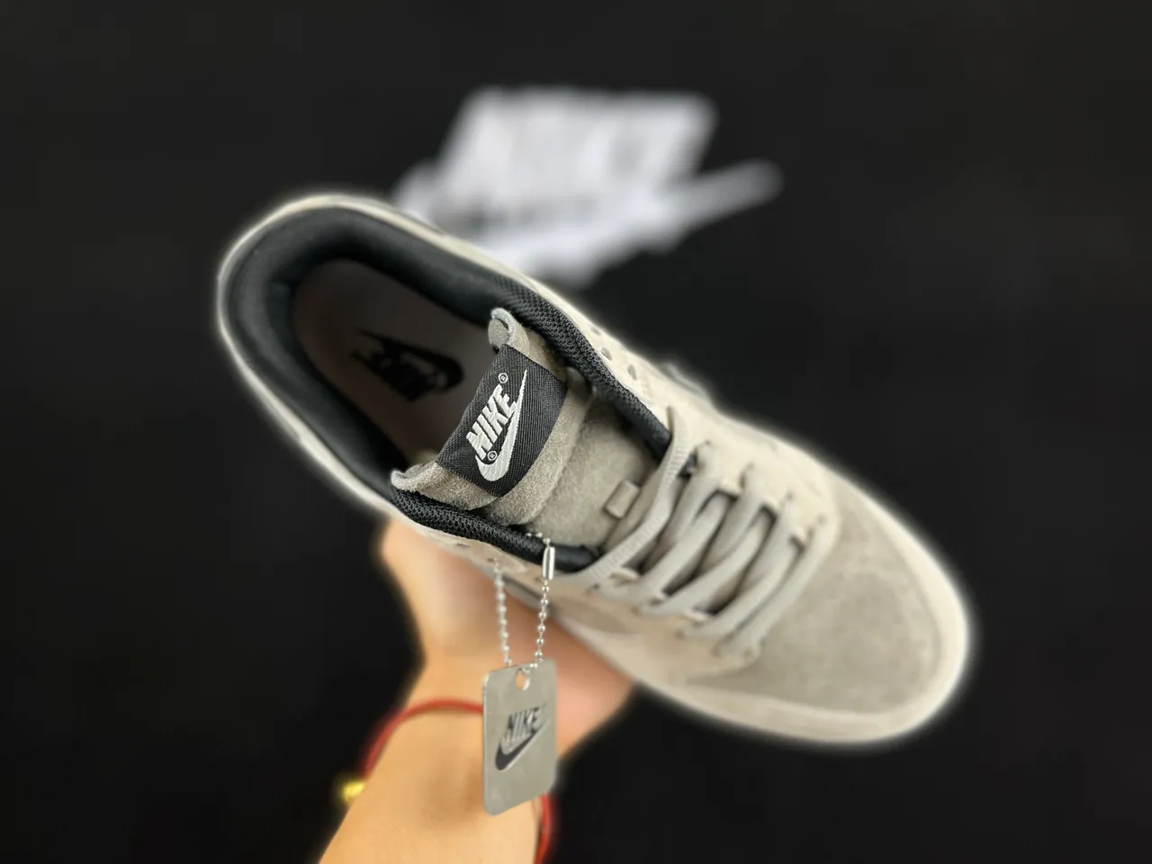 耐克 Dunk Low 灰色麂皮滑板鞋 3